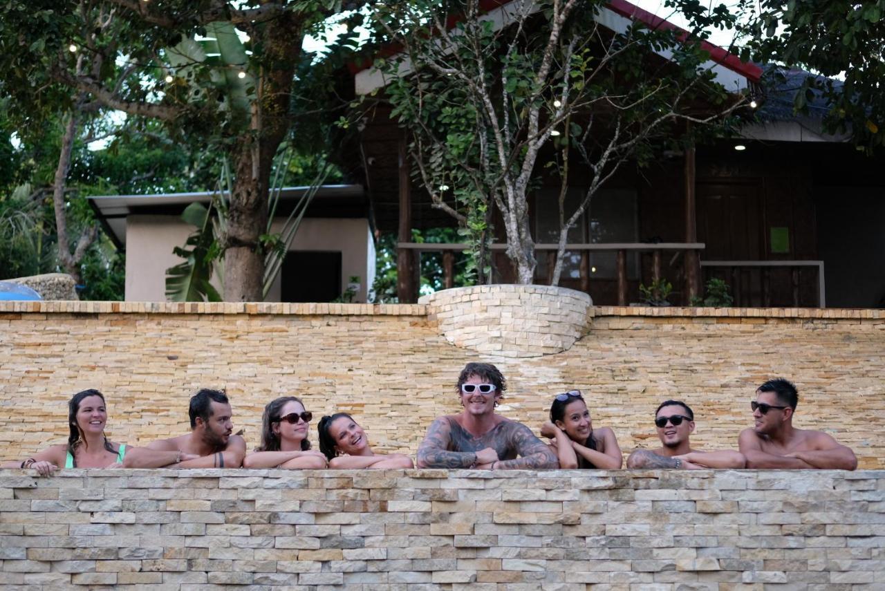 Mad Monkey Siquijor Hostel Buitenkant foto