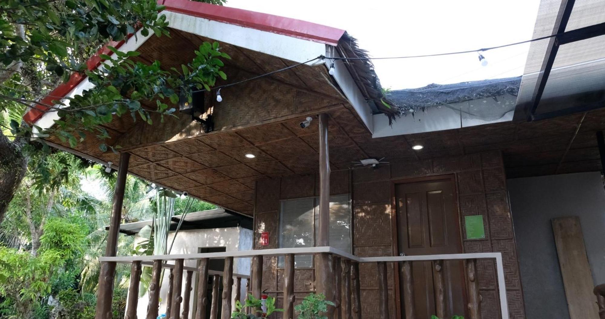 Mad Monkey Siquijor Hostel Buitenkant foto