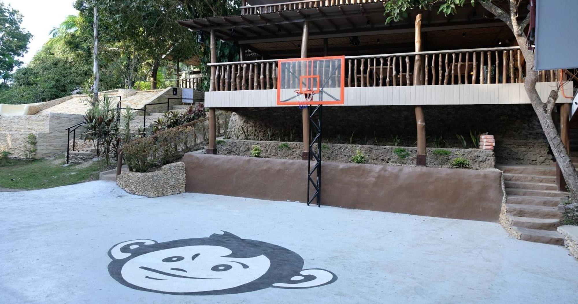 Mad Monkey Siquijor Hostel Buitenkant foto